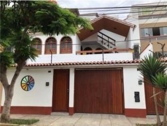 Amplio Departamento de 130 m² en Av. Coronel Bermúdez – Chorrillos