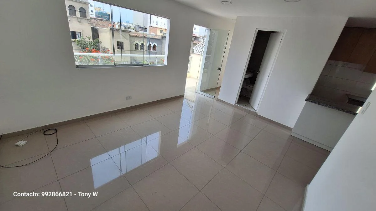 Alquilo Lindo Depa de 2 Dorm, y Balcón con Vista a Calle, a Unas Cdras. del Ovalo Gutierrez