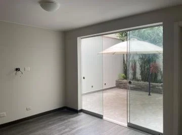 Alquilo Flat en Primer Piso con Linea Blanca Sin Amoblar.