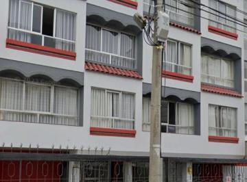 Alquilo Departamento Sin Amoblar, en Calle Francia, con Vista a La Calle. Piso 1.