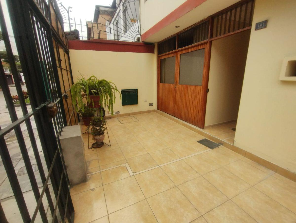Alquilo Dpto. 1° Piso 01 Dormitorio + Estacionamiento 80 m²