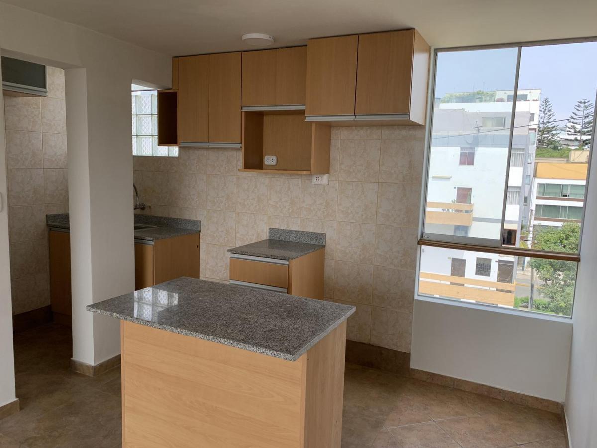 Alquiler de Departamento de 3 Dormitorios y 1 Baño. Cocheras de Uso Libre