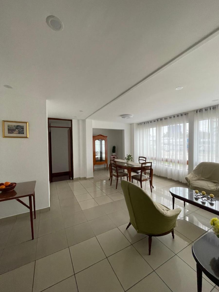 Alquilo Departamento en Segundo Piso Amoblado en San Isidro