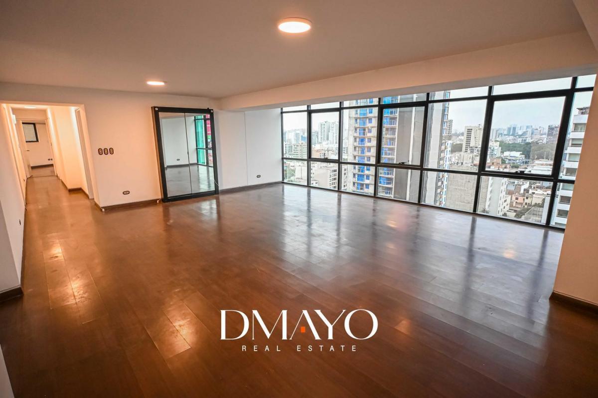 Departamento en Alquiler con 4 Dorm, Areas Comunes, 2 Cocheras y depósito