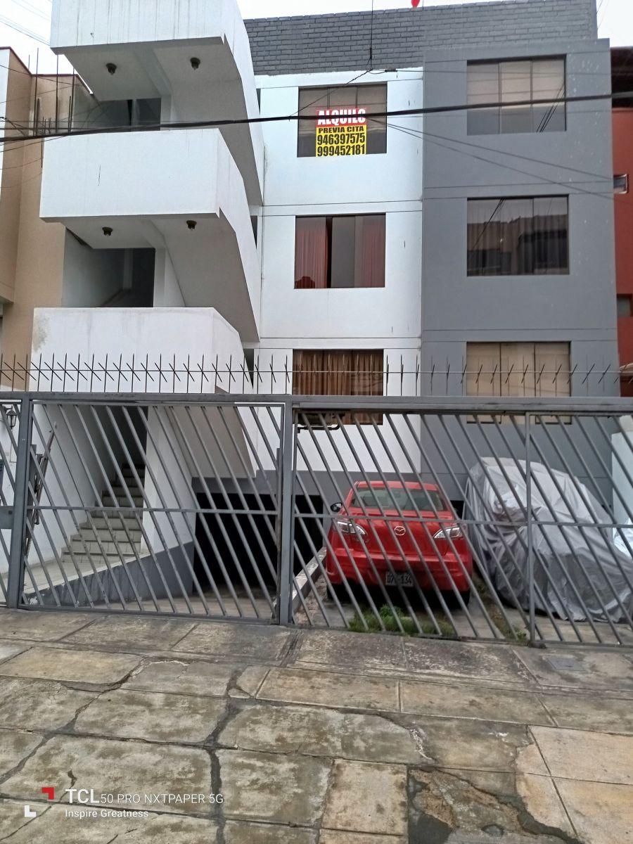 Alquiler Cómodo Departamento 60 m² 3er Piso 2 Dormitorios. Cochera Techada