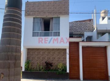 ¡Alquila Tu Nuevo Hogar en Prados del Este!