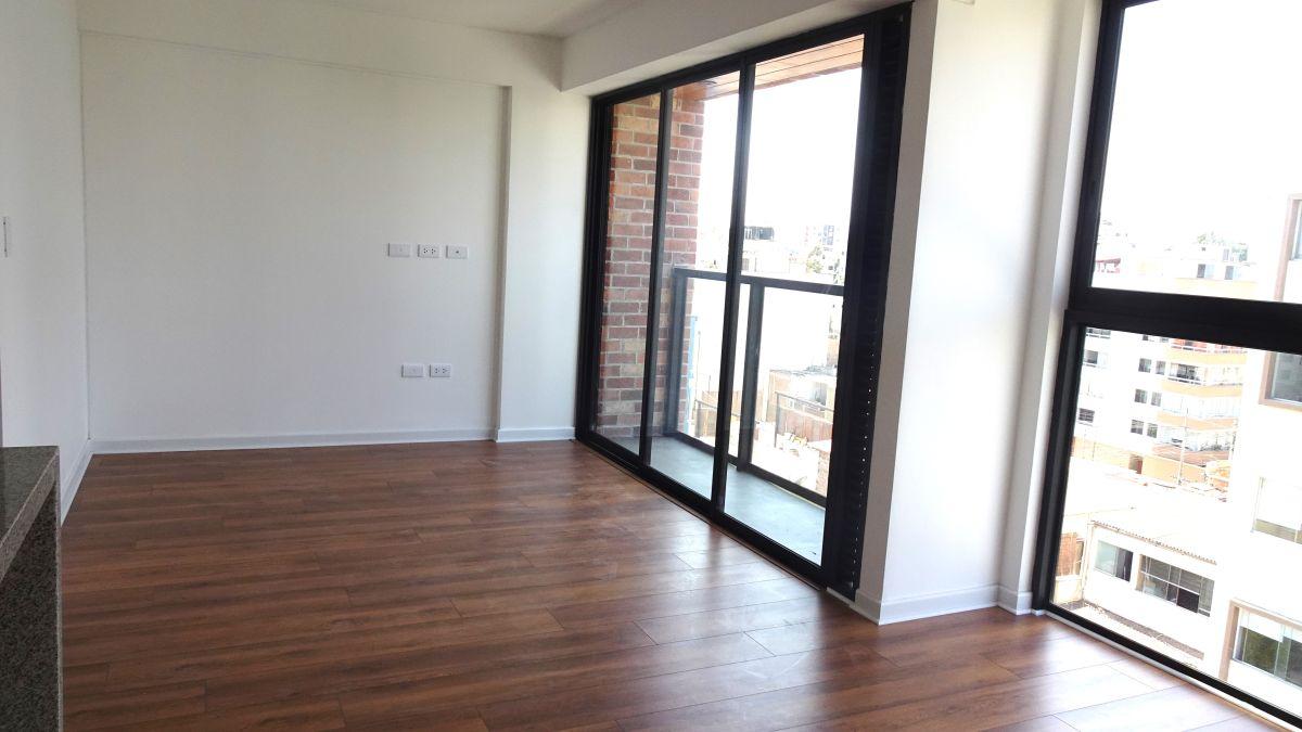 Piso 7, Vista Exterior. 3 Dormitorios, 2 1/2 Baños, Balcon, Cocina Americana. Cochera. 78 m²