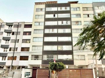 Se Alquila Moderno E Impecable Departamento y Estacionamiento en La Calera de Monterrico - Surquillo