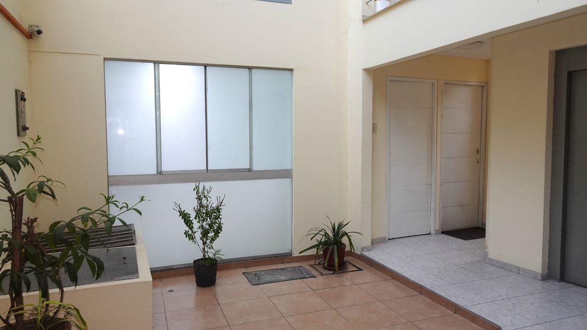 1er Piso, 2 Dormitorios, 2 Baños, Cocina Cerrada, Lavanderia. 62 m²