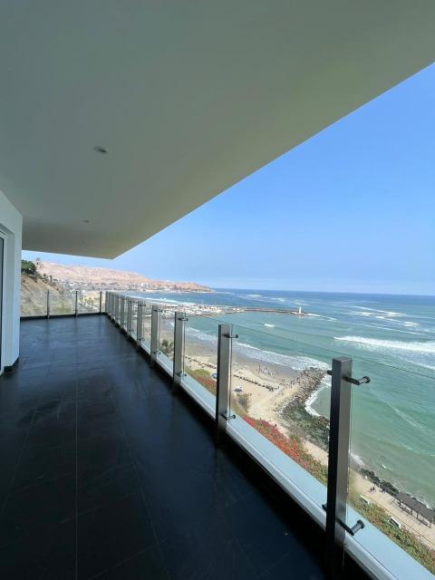 Vendo Lindo Departamento Flat en Malecón Castilla N 1xx, Piso 4, Barranco.