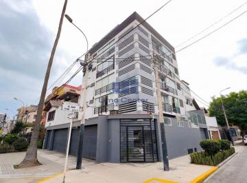 Vendo Duplex de 125 m² 3 Dormitorios en Av El Sol a 4 Cuadras del Malecón en Barranco Semi Estreno