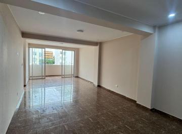 Venta de Amplio Departamento en Chorrillos – Excelente Ubicación
