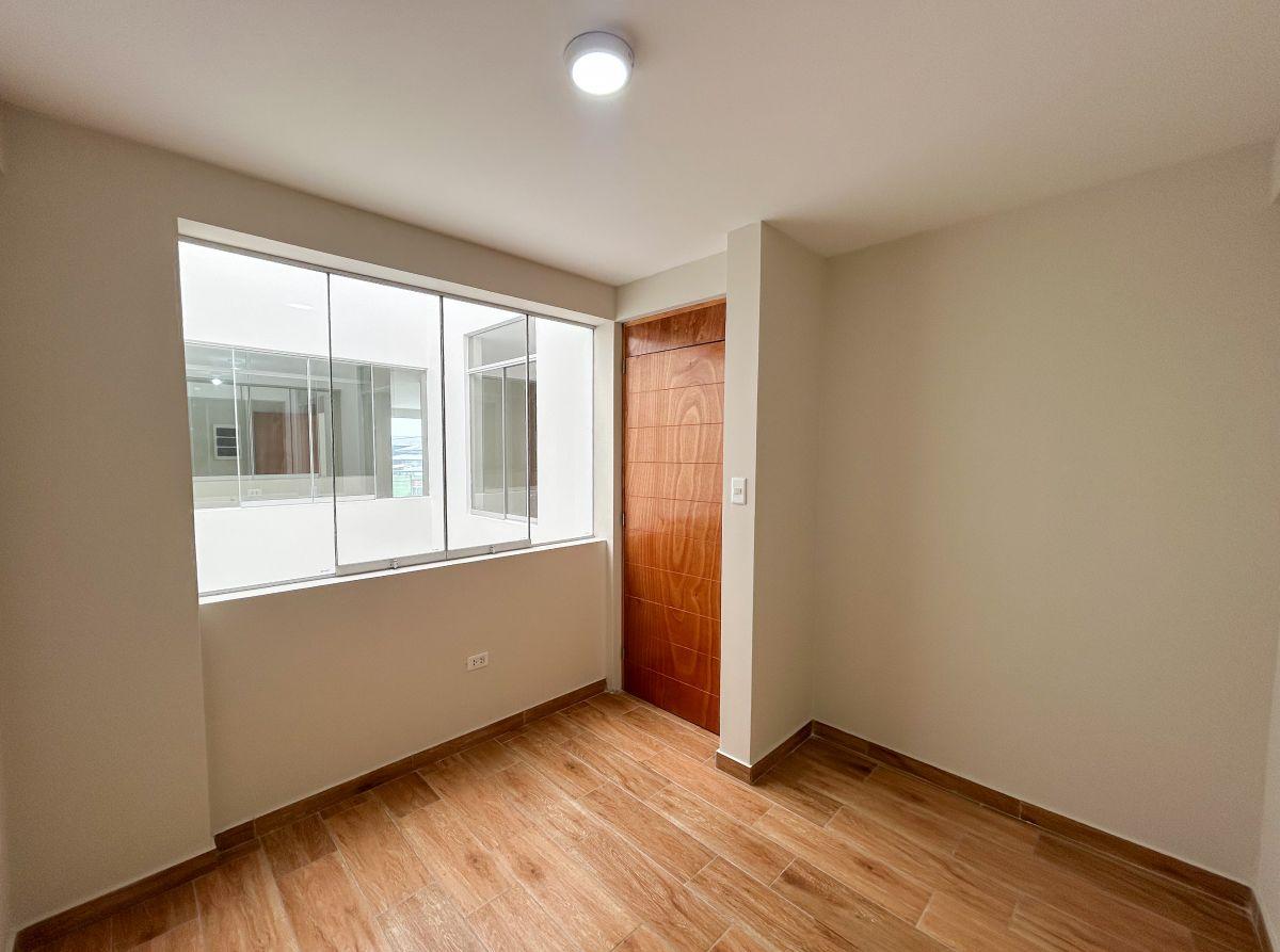Departamento en Primer Piso con Patio – Alameda Sur, Chorrillos