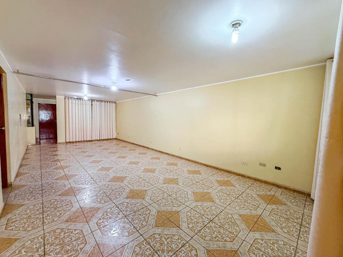 Venta Departamento 128 m² – El Agustino, Piso 2 con Vista Externa
