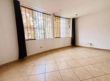 Dúplex en Primer Piso en La Molina – Ubicación Estratégica