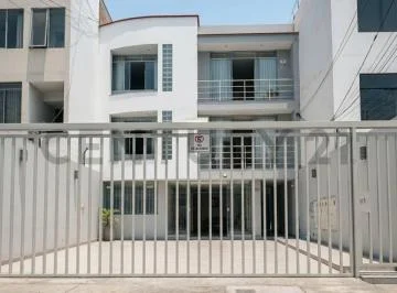 Departamento en Venta - Urb Santa Patricia II Etapa, La Molina