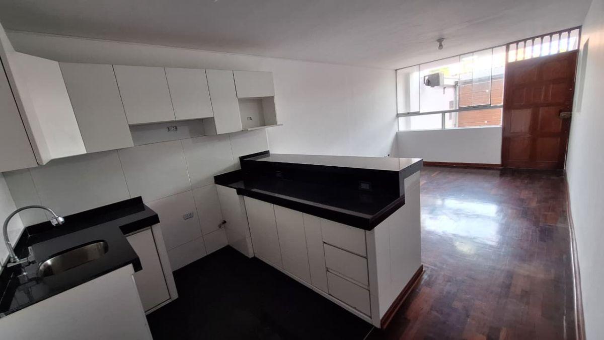 Vendo Lindo Depa en 1er Piso, en Estreno, de 3 Dorm, Gas Natural, y a Unos Pasos de La Municipalidad