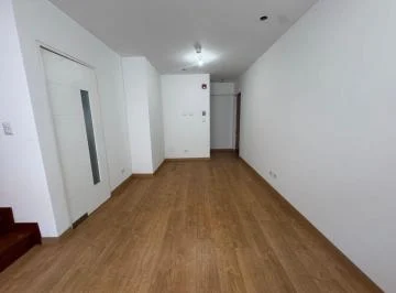 Dúplex en Venta en Lince de Estreno con Cochera y Depósito Sin Alcabala