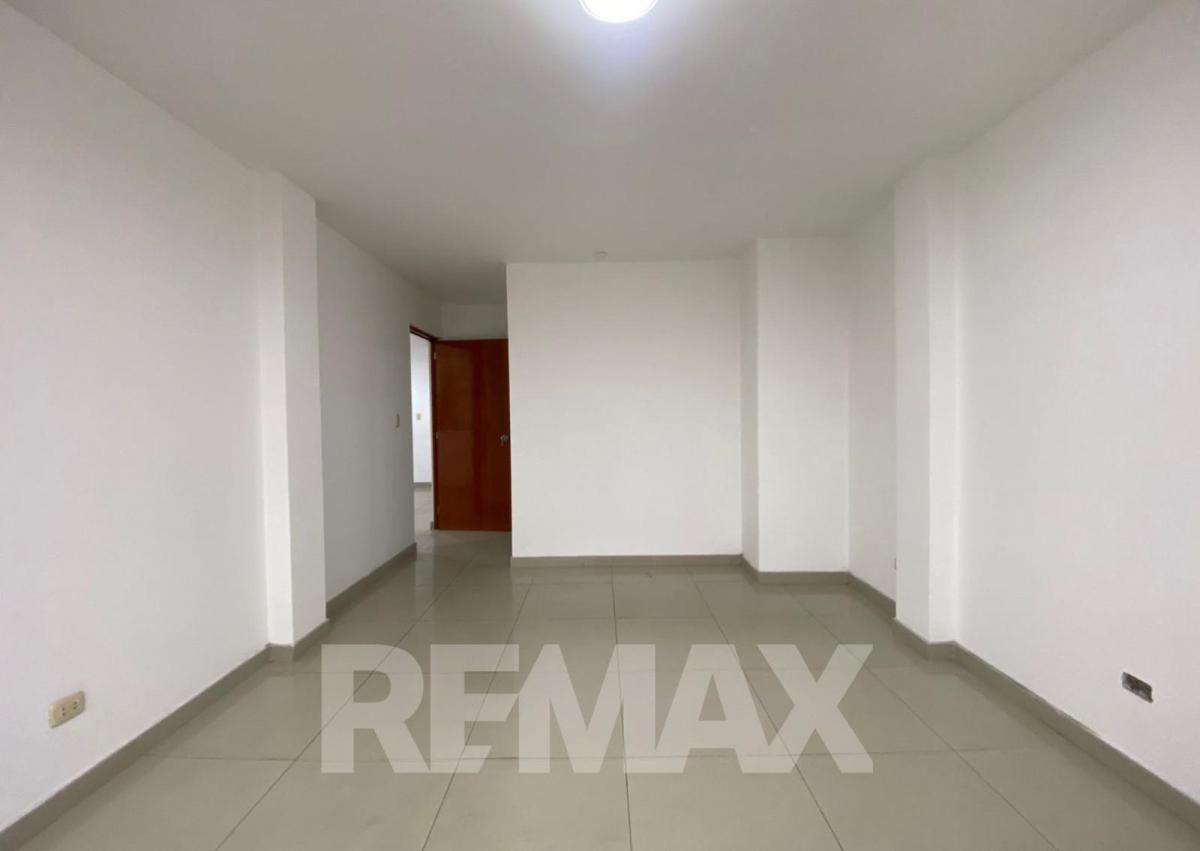 Venta de Departamento en Los Olivos 3er Piso