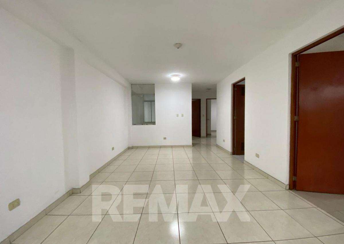 Venta de Departamento en Los Olivos 4to Piso
