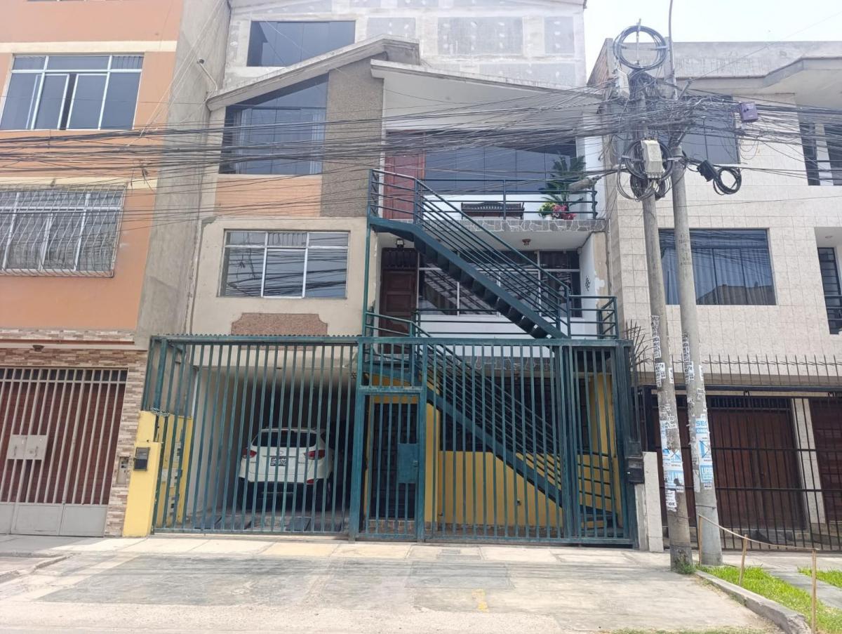 Amplio Departamento de 107 m² Frente a Parque – Los Olivos