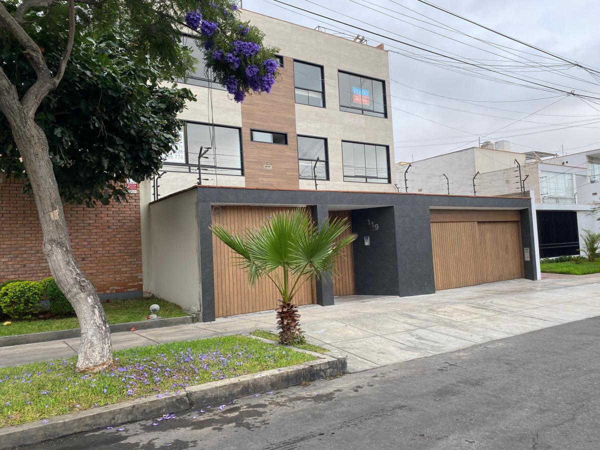 Flat en Tercer Piso con Aires en La Aurora - Miraflores