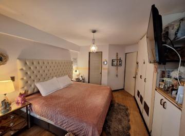 Departamento en Venta _ Miraflores_2do Piso/3dorm/2 Baños/ Sala Comedor con Balcón/2 Cocheras