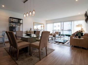 Se Vende Departamento de Diseño Elegante y Generosos Espacios en Miraflores.