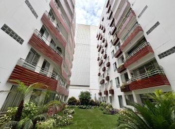 Amplio y Elegante Departamento de 132 m² con Balcones, Cerca Al Parque Arguedas y Colegios