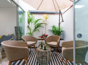 Miraflores - Venta de Exclusivo Departamento, 1er Piso Elevado, Terraza Privada.
