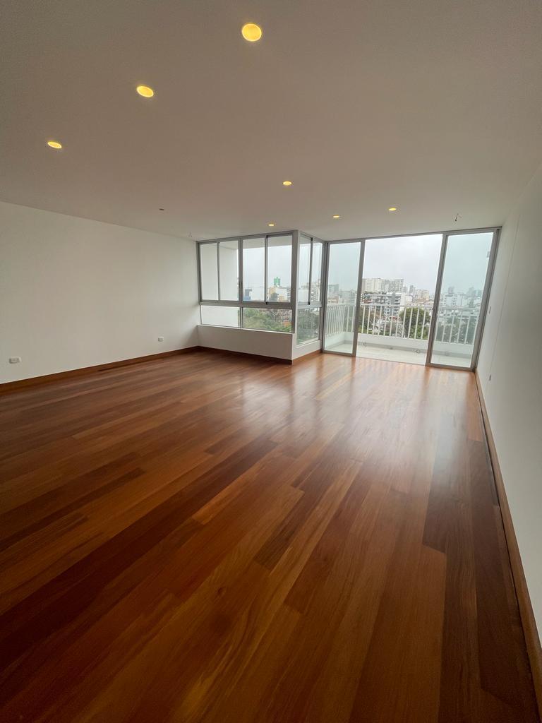Vendo de Estreno PH en Miraflores