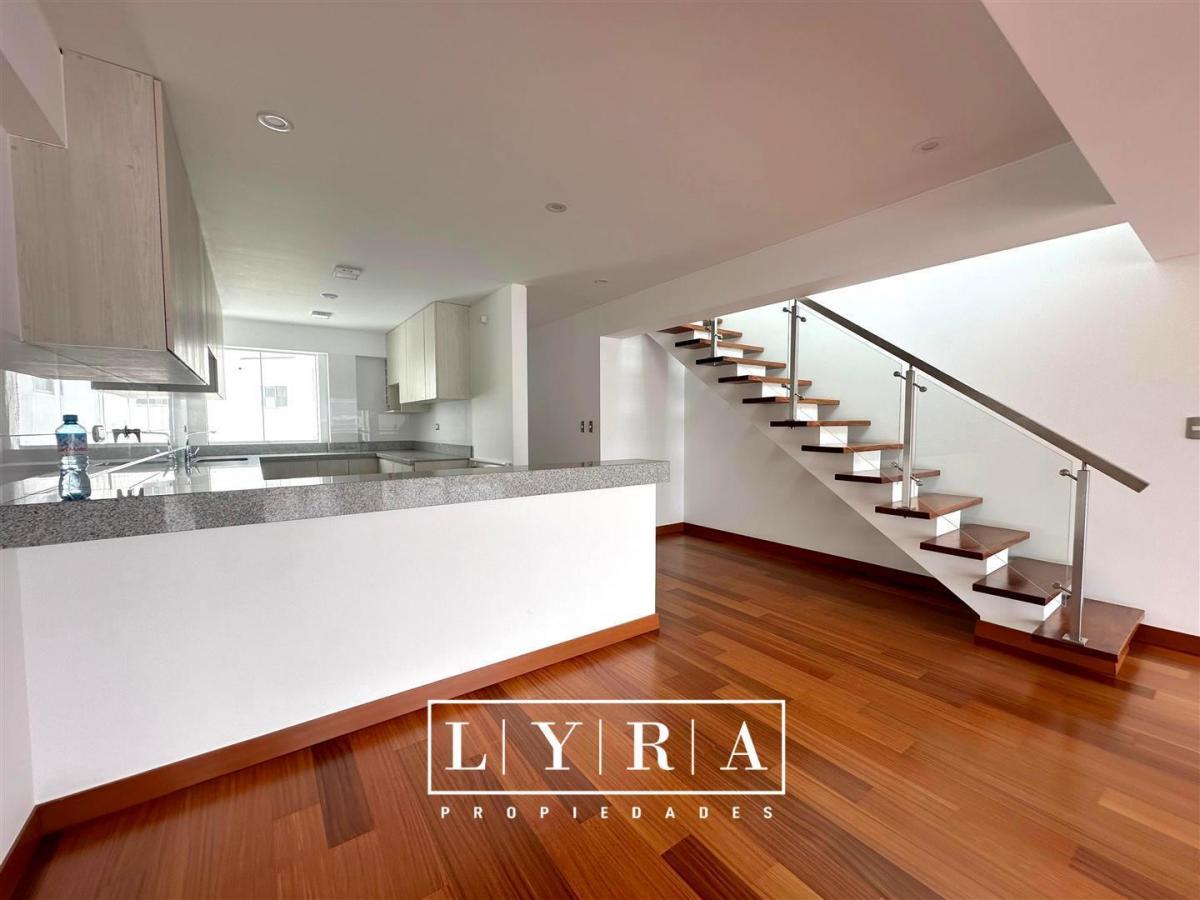 Vendo Penthouse Dúplex de Estreno de 220 m², Cerca Al Malecón, Miraflores.
