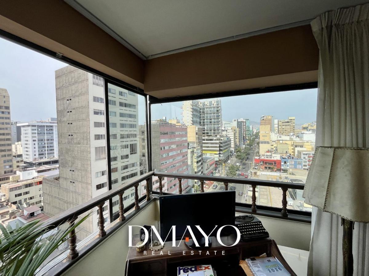 Venta Departamento en Miraflores 3 Dormitorios - Buen Estado - Cocheras en Edificio Tipo Abonado