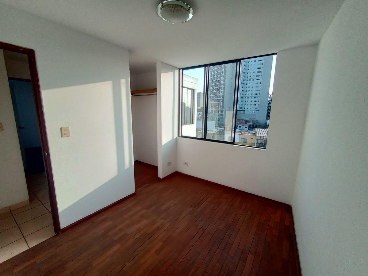 Dpto. 5to. Piso, Ascensor, Frente a Parque, Gas Natural.