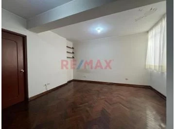 Se Vende Departamento en San Borja Zona Comercial