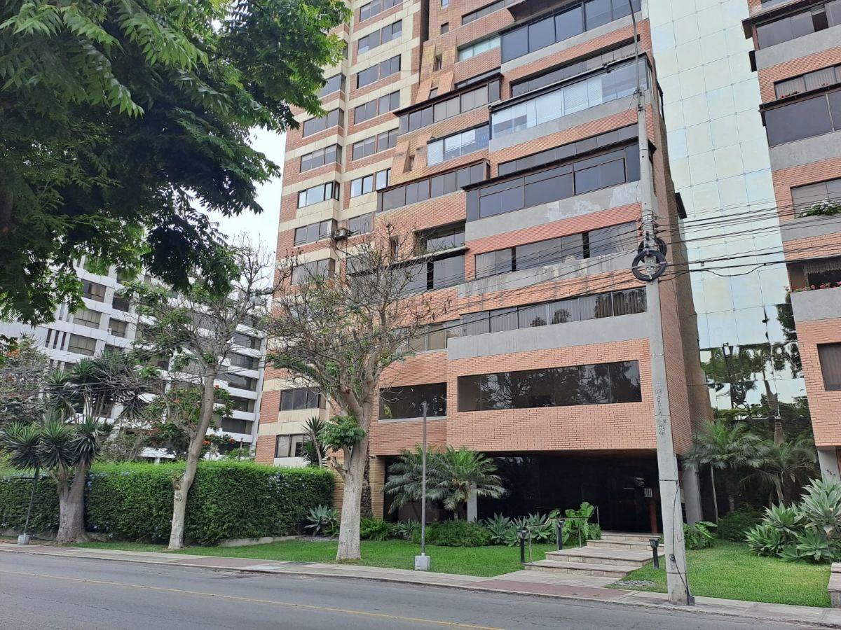 Venta Departamento de 448 m² de Tres Niveles en Venta en San Isidro