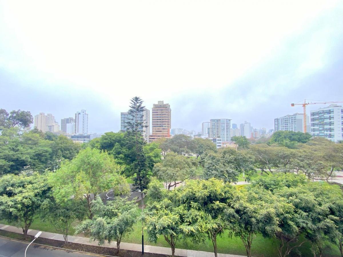 Vendo Lindo Departamento Frente a Parque en Calle Los Eucaliptos 3, Piso 6, San Isidro