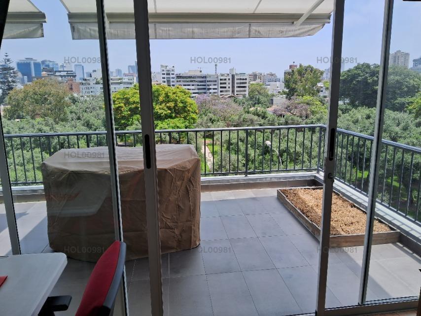 Vendo Bello Departamento Duplex en Calle Lizardo Alzamora N 1, Piso 5, Urb. El Olivar, San Isidro