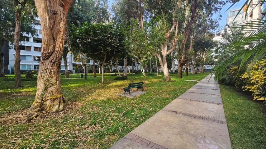 Vendo Lindo Departamento Duplex en Avenida Angamos Oeste N 1, Piso 7, Urb. Santa Cruz, San Isidro.