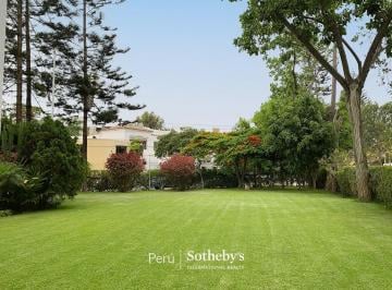Excelente Departamento en Zona Residencial de San Isidro a Pasos del Lima Golf