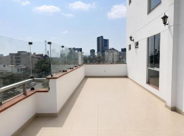 Venta de Departamento en San Isidro con Terrazas y Vista Externa.