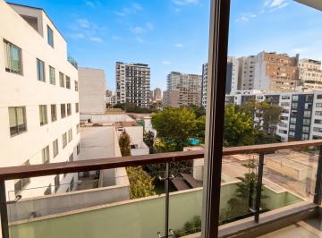Elegante Flat en Piso 5 con Balcón y Excelente Iluminación