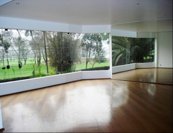 Venta o Alquiler de Departamento en Zona Exclusiva de San Isidro, Frente Al Golf