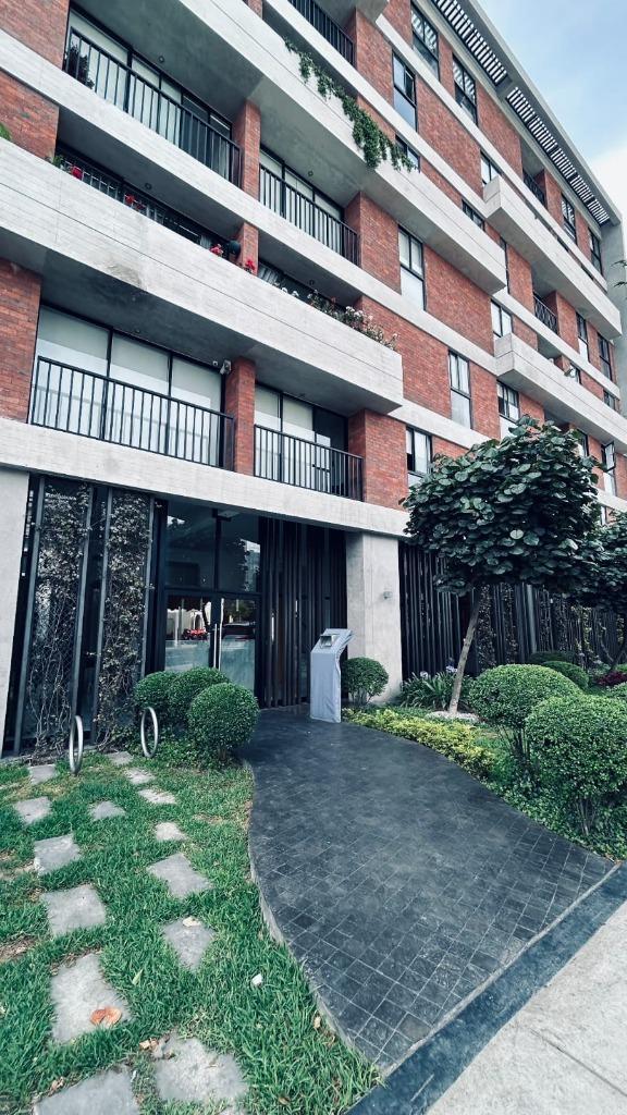Vendo Dpto. Amoblado Cochera y Depósito en San Isidro