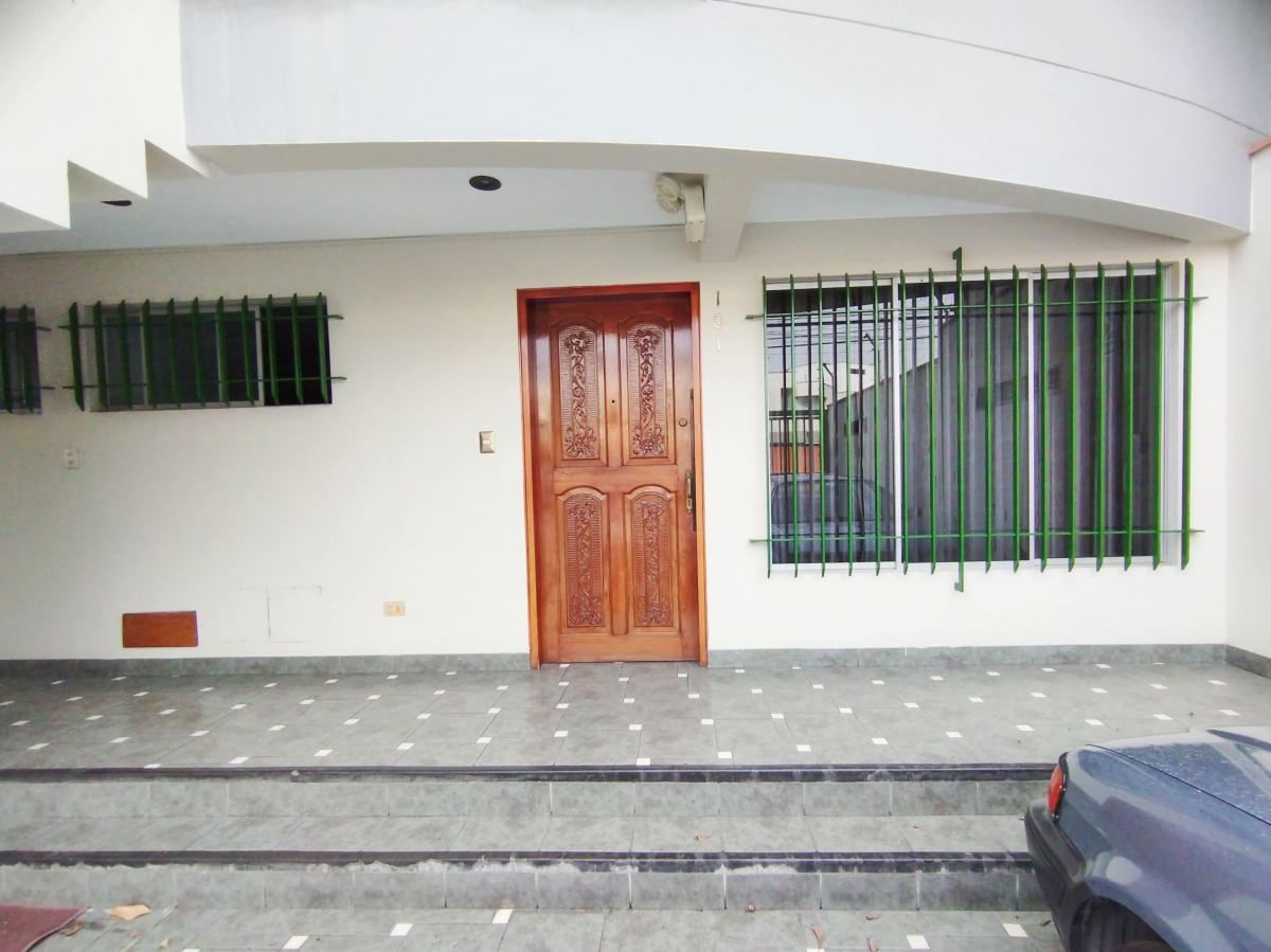 Venta Departamento San Isidro en Primer Piso y de 4 Habitaciones