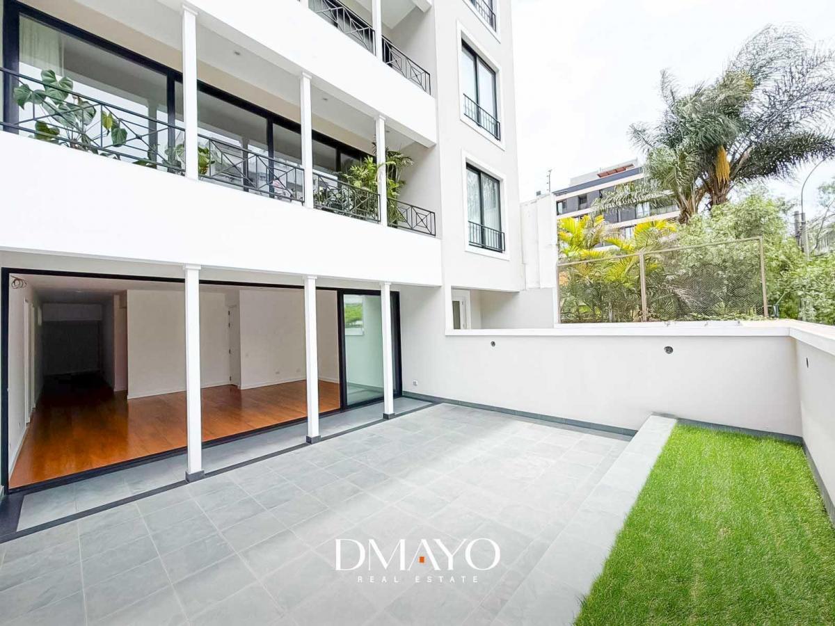Departamento a Pasos del Golf en 1er Piso, 2 Terrazas, 2 Dormitorios y Cocheras Paralelas
