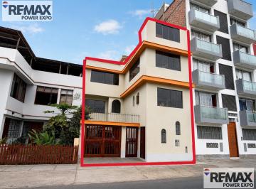 Venta de Edificio Frente a Parque en Sjm