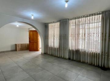 Departamento en Venta en San Juan de Miraflores, Primer Piso Frente a Parque con Excelente Ubicación