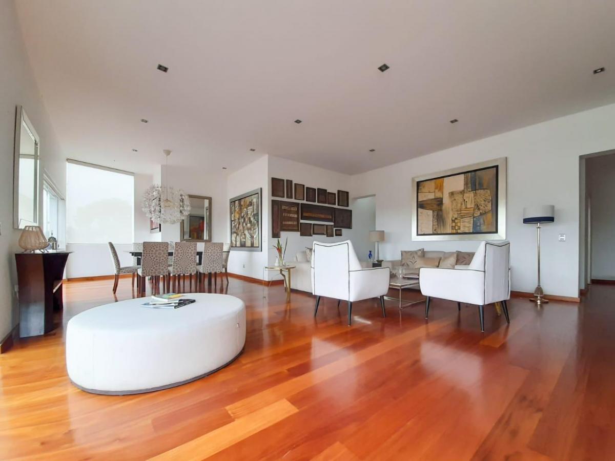 Departamento en venta en Santiago de Surco - 384 m², 4 dormitorios