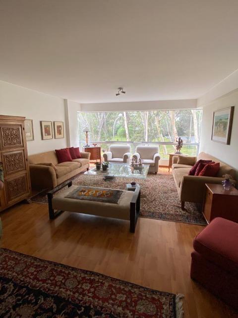 Vendo Departamento Flat Frente a Parque en Calle Frederic Chopin N 3, Piso 5, Urb. Los Álamos, Surco
